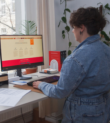 Specialist GGz Hulp Online aan het werk